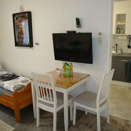Cenet 1 Zimmer Apartment Зіндельфінген Екстер'єр фото